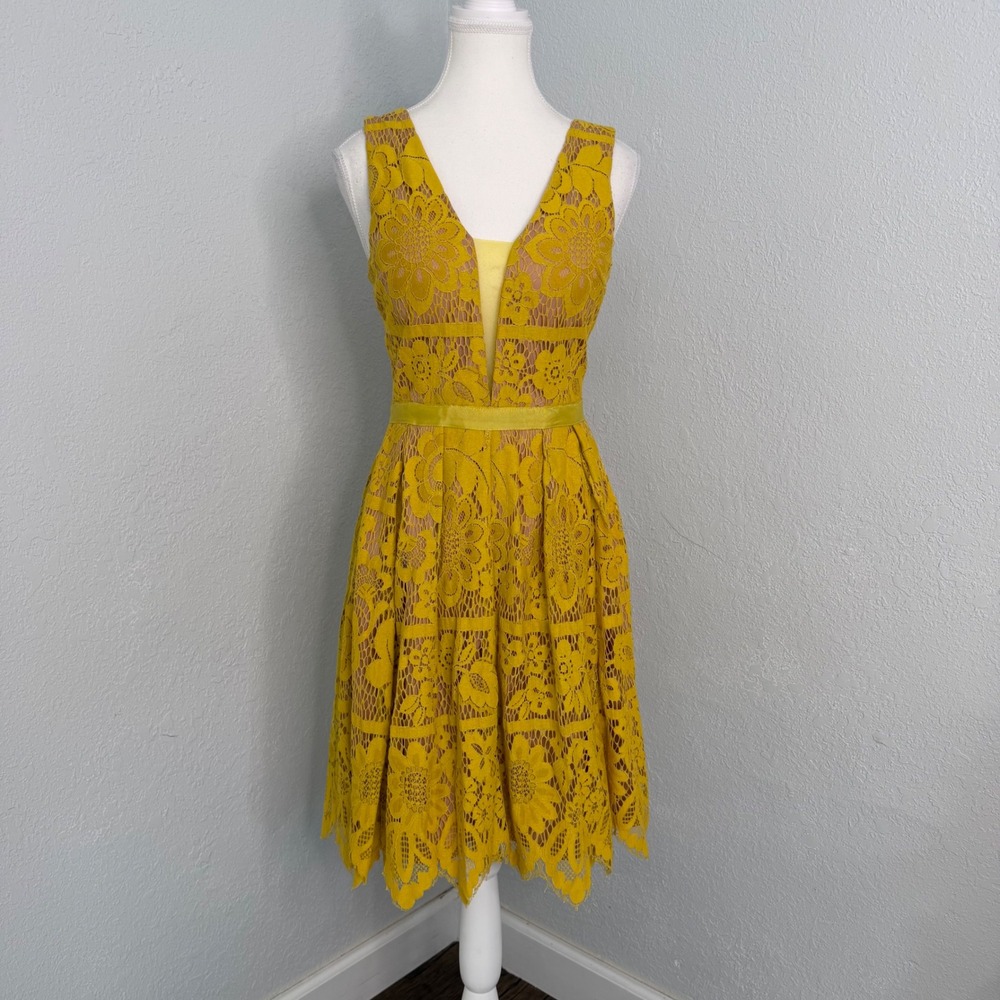 Mustard Yellow Floral Lace V-Neck Sleeveless‎ Midi Dress Fit and Flare